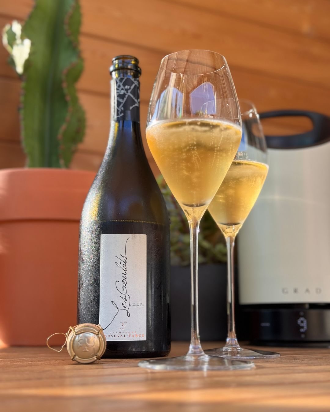 Heute endlich mein Post zum @persevalfarge – Les Goulats. Bei dieser Flasche hat mich vor allem die Rebsorten-Mischung gereizt – Arbane, Petit Meslier und Pinot Gris (zusammen 7… (4)