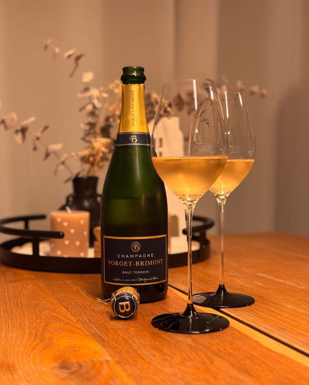 Gestern haben wir die erste Flasche aus dem Sortiment von @champagne_forget_brimont geöffnet – natürlich den Einstieg: Brut Terroir. Ich hatte noch nicht einmal daran gerochen, … (1)