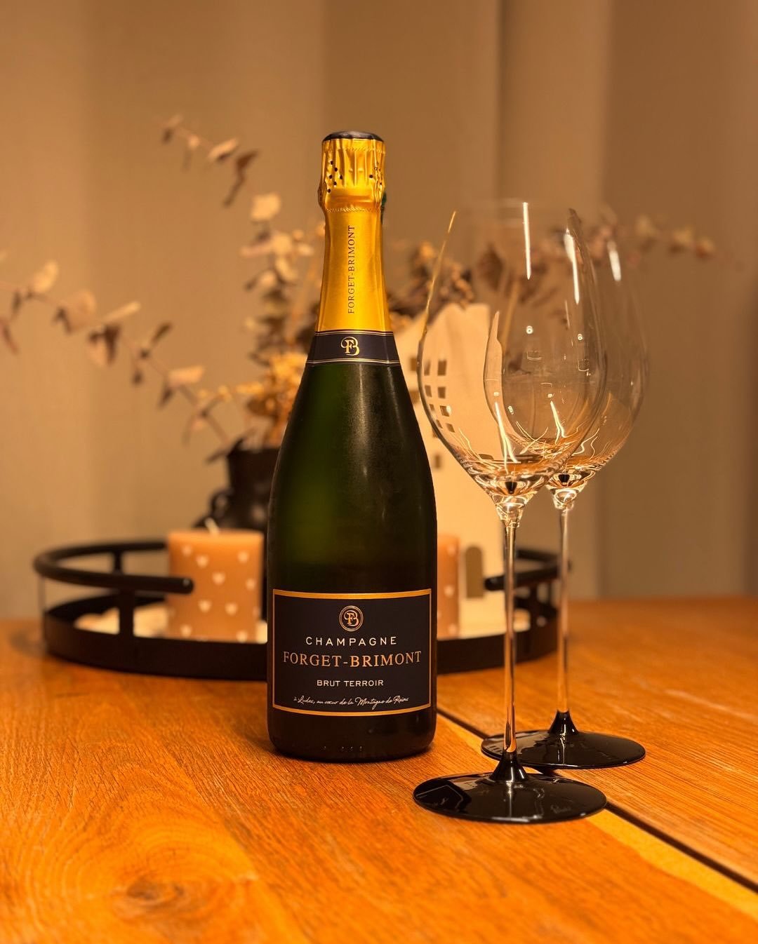 Gestern haben wir die erste Flasche aus dem Sortiment von @champagne_forget_brimont geöffnet – natürlich den Einstieg: Brut Terroir. Ich hatte noch nicht einmal daran gerochen, … (3)