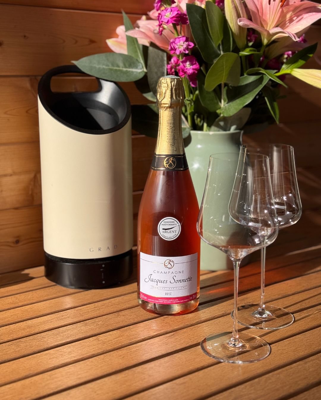 Letzte Woche gab’s nochmal einen dieser goldenen Herbsttage – Sonne, blauer Himmel, 20 Grad. Also ab in die Sonne, Flasche auf, ganz spontan, mitten am Mittag. Die Wahl fiel auf… (3)