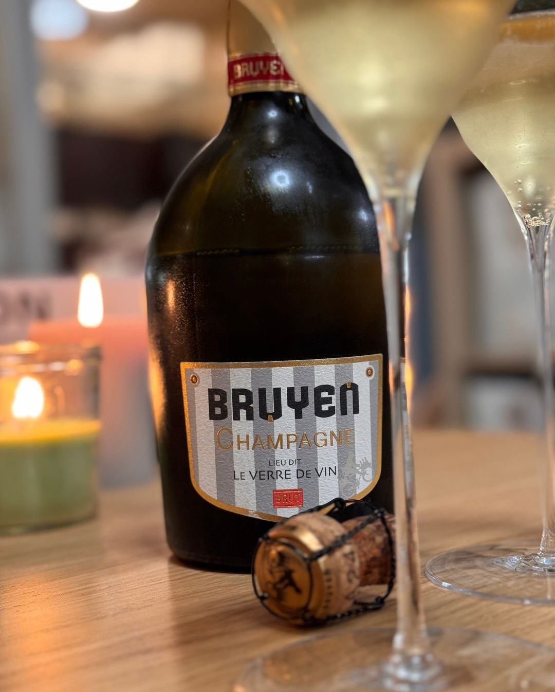 Der @champagnebruyen – Le Verre de Vin Parcellaire hat Charakter – und das merkt man sofort. Ein 100 % Pinot Meunier aus einem alten Weinberg von 1940, neun Monate im Holz, ohne… (5)