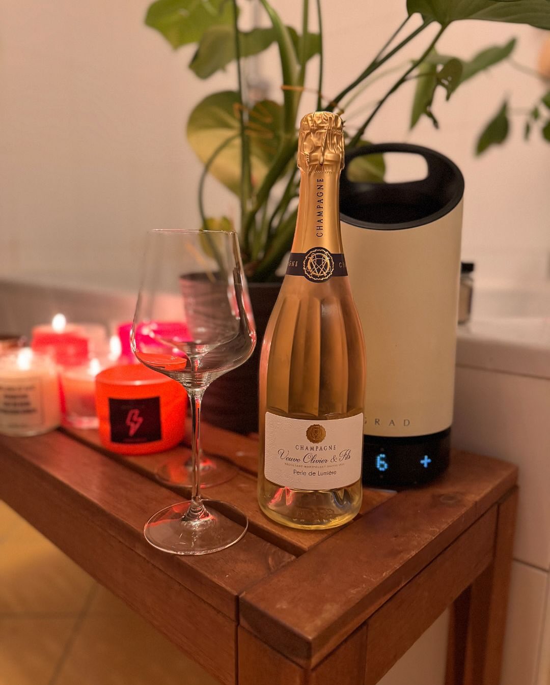 Champagner & Badewanne mit der Liebsten – klingt nach einem romantischen Abend, und ja, das war es auch. Aber wenn man ehrlich ist, wird es unter solchen Bedingungen zur kleinen… (3)