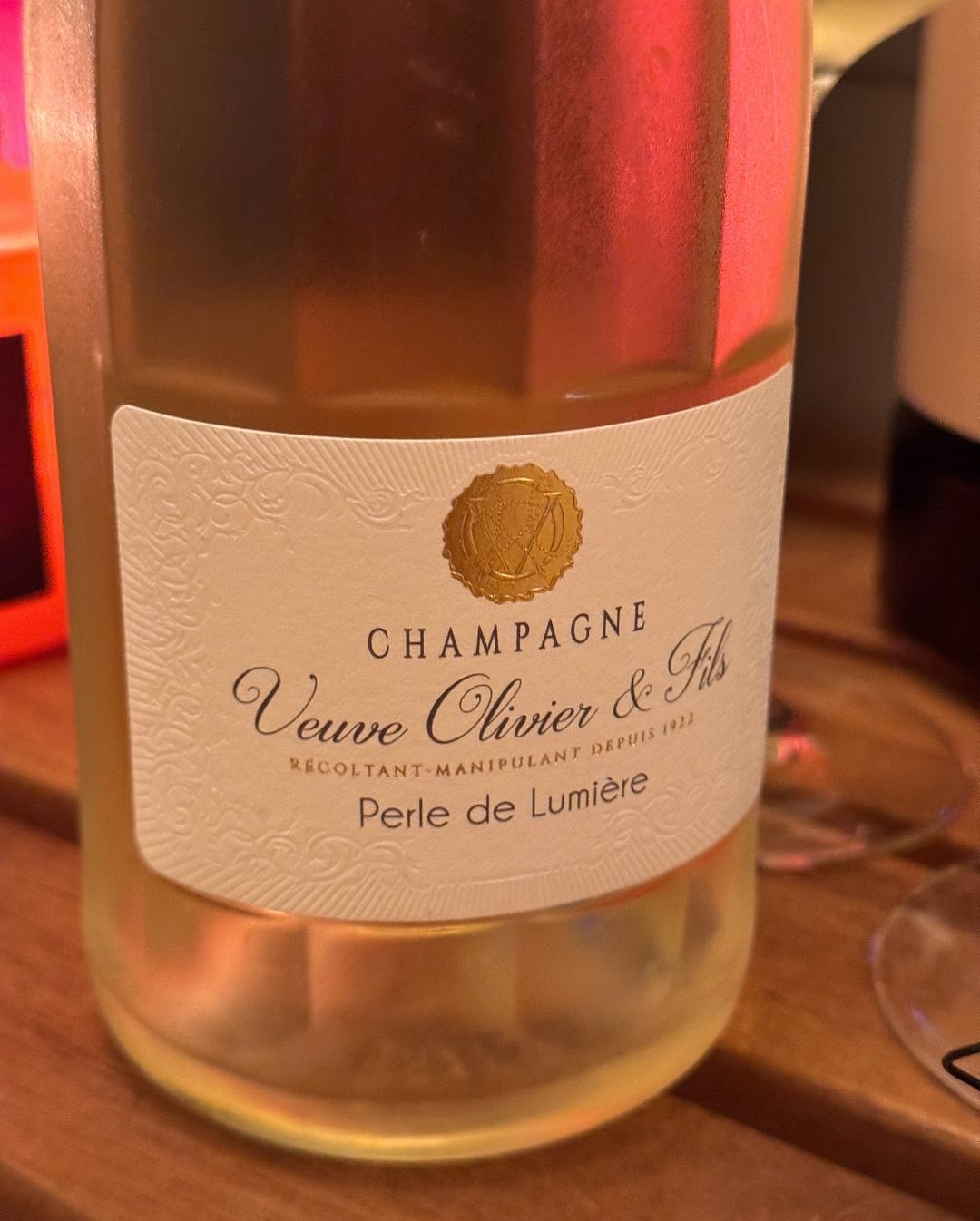 Champagner & Badewanne mit der Liebsten – klingt nach einem romantischen Abend, und ja, das war es auch. Aber wenn man ehrlich ist, wird es unter solchen Bedingungen zur kleinen… (6)