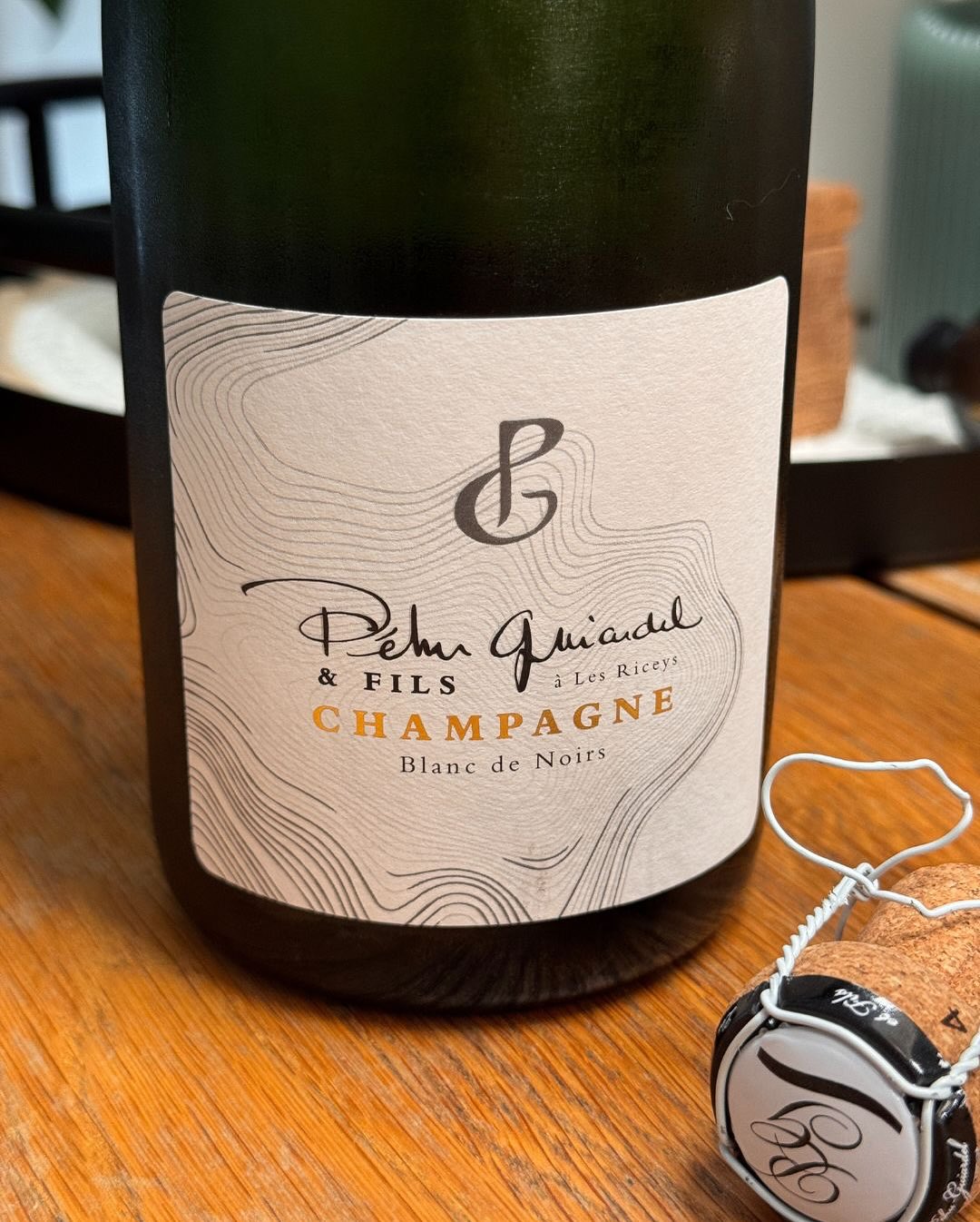 Manchmal stimmt einfach alles. Gestern Tacos – würzig, scharf, aromatisch – und dazu der Blanc de Noirs von @champagnepehuguiardeletfils . Ein perfektes Pairing: Der Champagner … (9)