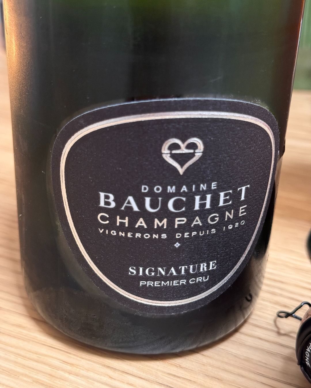 Gestern erreichte mich ein tolles Paket von @domainebauchet – und ich wollte direkt die erste Flasche öffnen, um zu sehen, was das Haus ausmacht. Die Wahl fiel auf den Signature… (5)