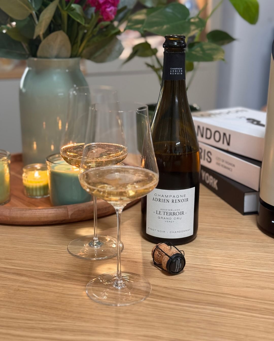 Diesen „Le Terroir“ Grand Cru - Extra Brut von @adrien_renoir habe ich gestern im @glouglougraz mitgenommen – und direkt am selben Abend schien er einfach zu passen. Und ja, die… (1)