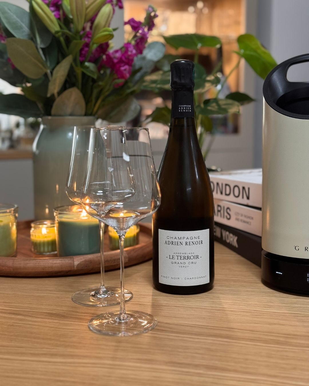 Diesen „Le Terroir“ Grand Cru - Extra Brut von @adrien_renoir habe ich gestern im @glouglougraz mitgenommen – und direkt am selben Abend schien er einfach zu passen. Und ja, die… (3)