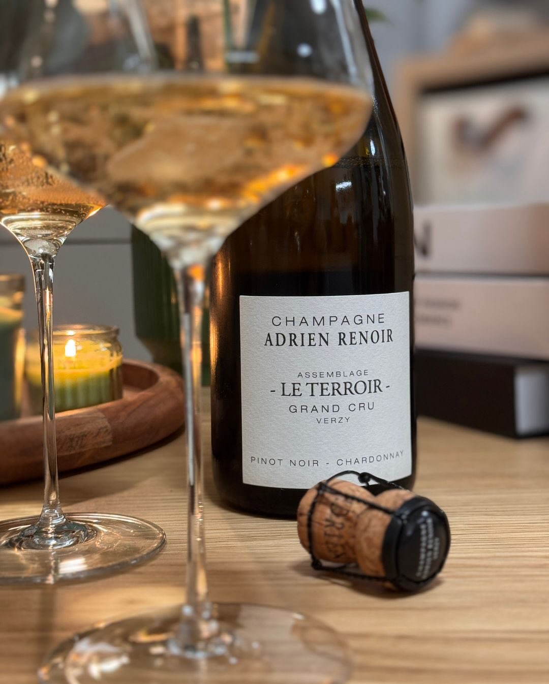 Diesen „Le Terroir“ Grand Cru - Extra Brut von @adrien_renoir habe ich gestern im @glouglougraz mitgenommen – und direkt am selben Abend schien er einfach zu passen. Und ja, die… (5)