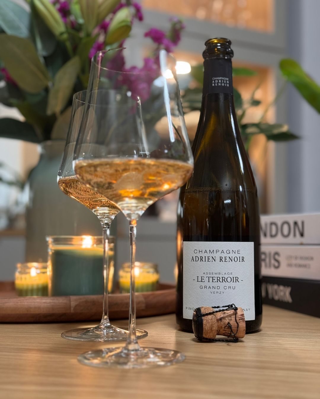 Diesen „Le Terroir“ Grand Cru - Extra Brut von @adrien_renoir habe ich gestern im @glouglougraz mitgenommen – und direkt am selben Abend schien er einfach zu passen. Und ja, die… (6)
