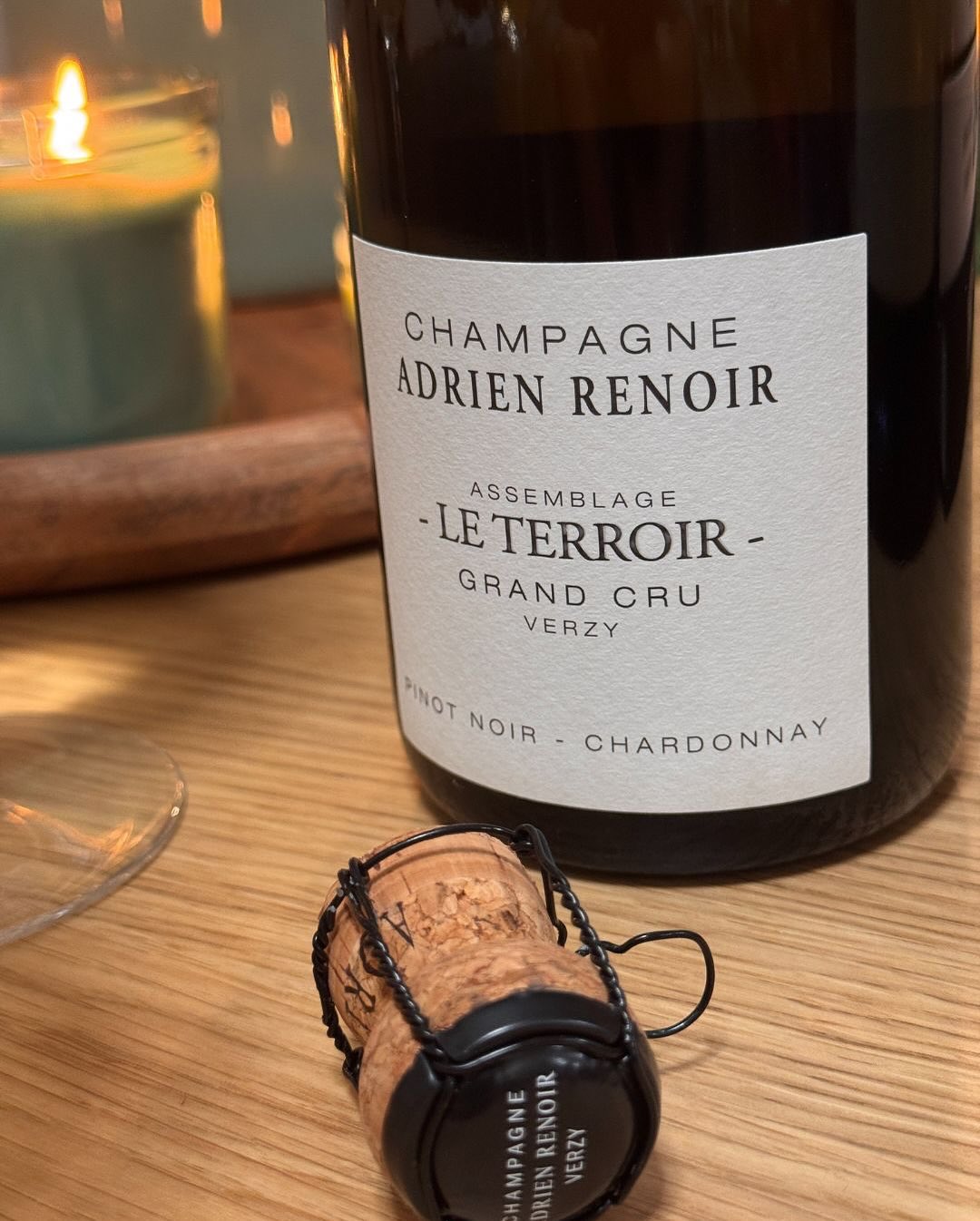 Diesen „Le Terroir“ Grand Cru - Extra Brut von @adrien_renoir habe ich gestern im @glouglougraz mitgenommen – und direkt am selben Abend schien er einfach zu passen. Und ja, die… (8)