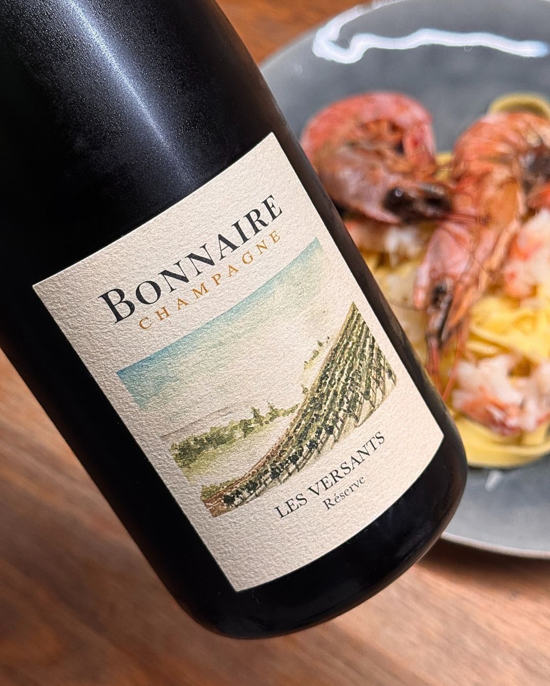 Frische Pasta, gegrillte argentinische Rotgarnelen und eine Zitronen-Salbei-Butter – das war der Plan für gestern Abend. Und dazu der Les Versants Réserve von @bonnaireclouet – … (8)