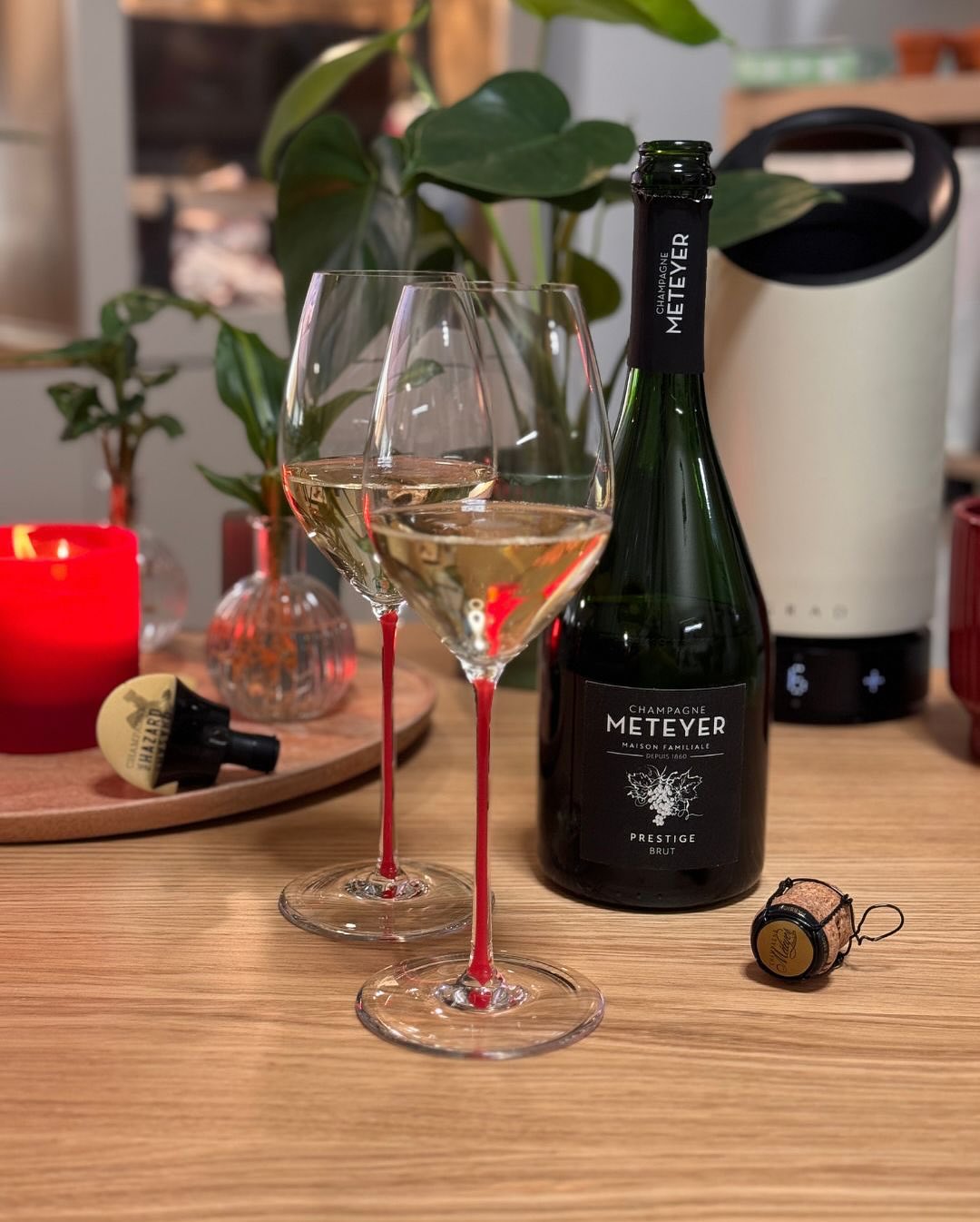 Kein Plan, keine Erwartung – einfach spontan die Flasche geöffnet. Normalerweise mache ich mir Gedanken, welche Flasche aus welchem Grund heute gut passen könnte. Das war heute … (1)