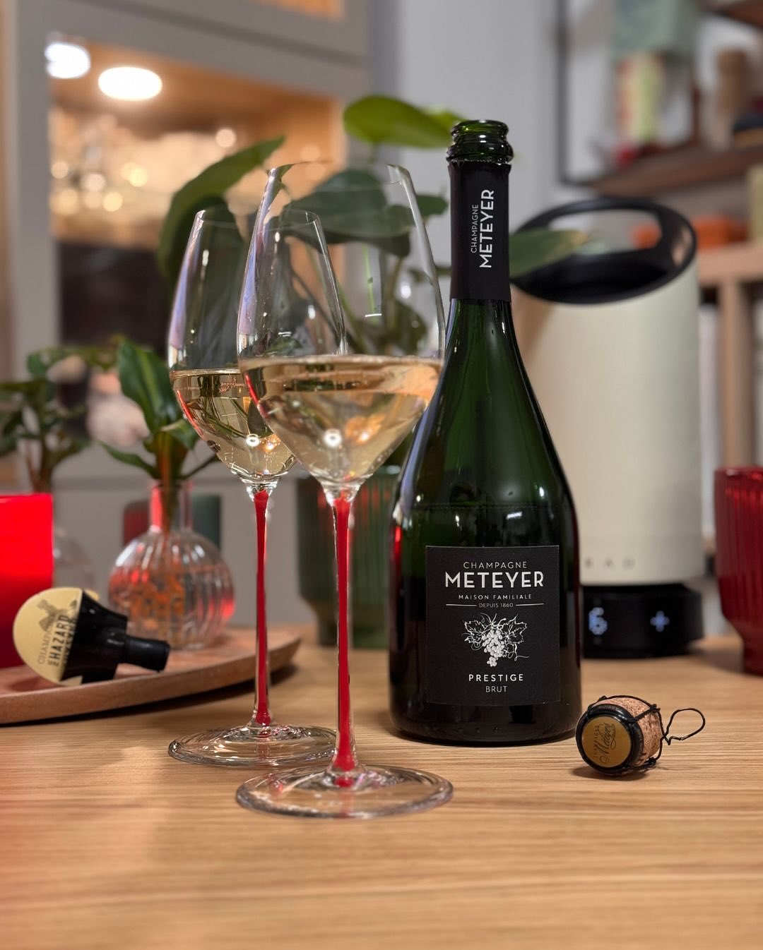 Kein Plan, keine Erwartung – einfach spontan die Flasche geöffnet. Normalerweise mache ich mir Gedanken, welche Flasche aus welchem Grund heute gut passen könnte. Das war heute … (3)