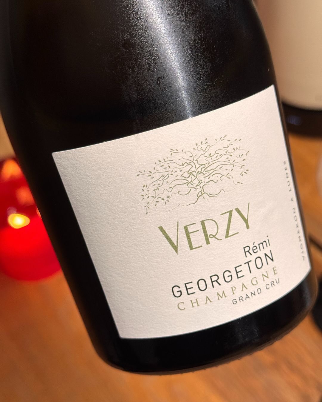 Gestern Abend habe ich den @remi_georgeton – Verzy Grand Cru Millésime 2020 geöffnet. Von allen Flaschen im Sortiment schien mir dieser Jahrgang der richtige Einstieg zu sein – … (10)