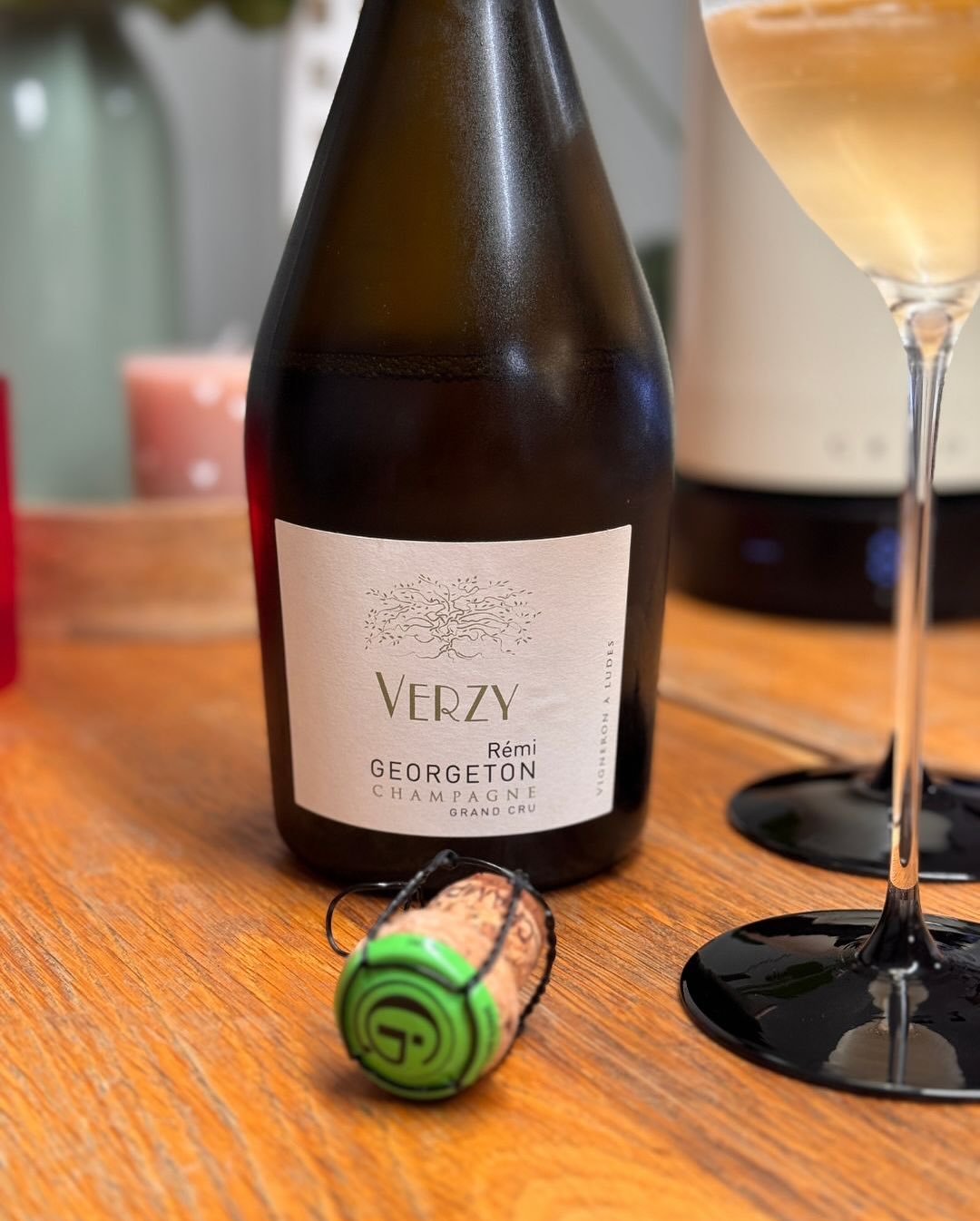 Gestern Abend habe ich den @remi_georgeton – Verzy Grand Cru Millésime 2020 geöffnet. Von allen Flaschen im Sortiment schien mir dieser Jahrgang der richtige Einstieg zu sein – … (6)