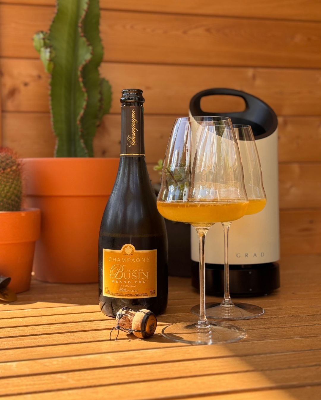 Grand Millésime 2015 Von @champagnejacquesbusin - Eine Cuvée mit Geduld, gebaut für den langen Atem. 10 Jahre Reifung in den Kellern von Verzenay – und das schmeckt man mit jede… (1)