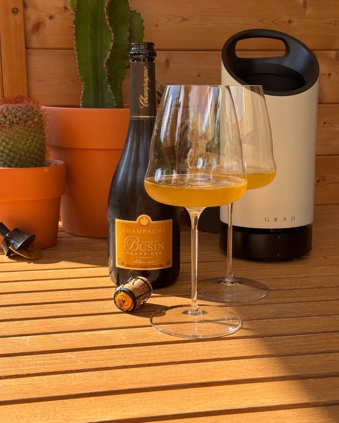 Grand Millésime 2015 Von @champagnejacquesbusin - Eine Cuvée mit Geduld, gebaut für den langen Atem. 10 Jahre Reifung in den Kellern von Verzenay – und das schmeckt man mit jede… (3)