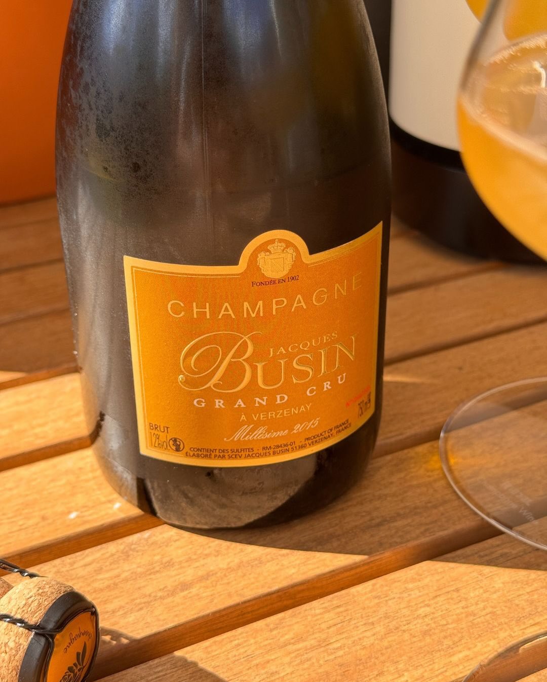 Grand Millésime 2015 Von @champagnejacquesbusin - Eine Cuvée mit Geduld, gebaut für den langen Atem. 10 Jahre Reifung in den Kellern von Verzenay – und das schmeckt man mit jede… (6)