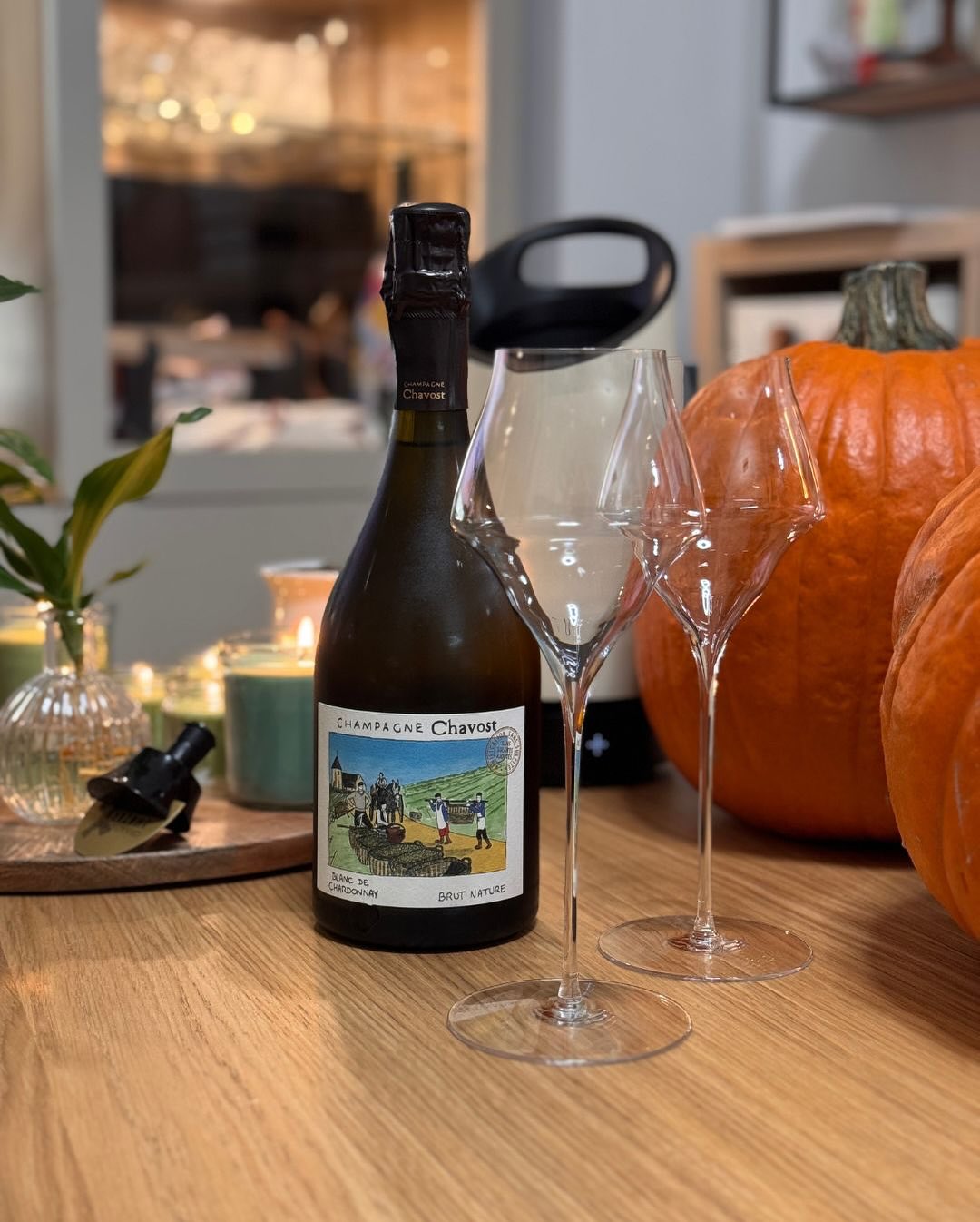 Ich hatte in den letzten Monaten einige wirklich schöne Begegnungen mit @champagnechavost – jede Flasche präzise, lebendig, modern gedacht. Gestern dann aber: das erste Mal „Ma… (3)