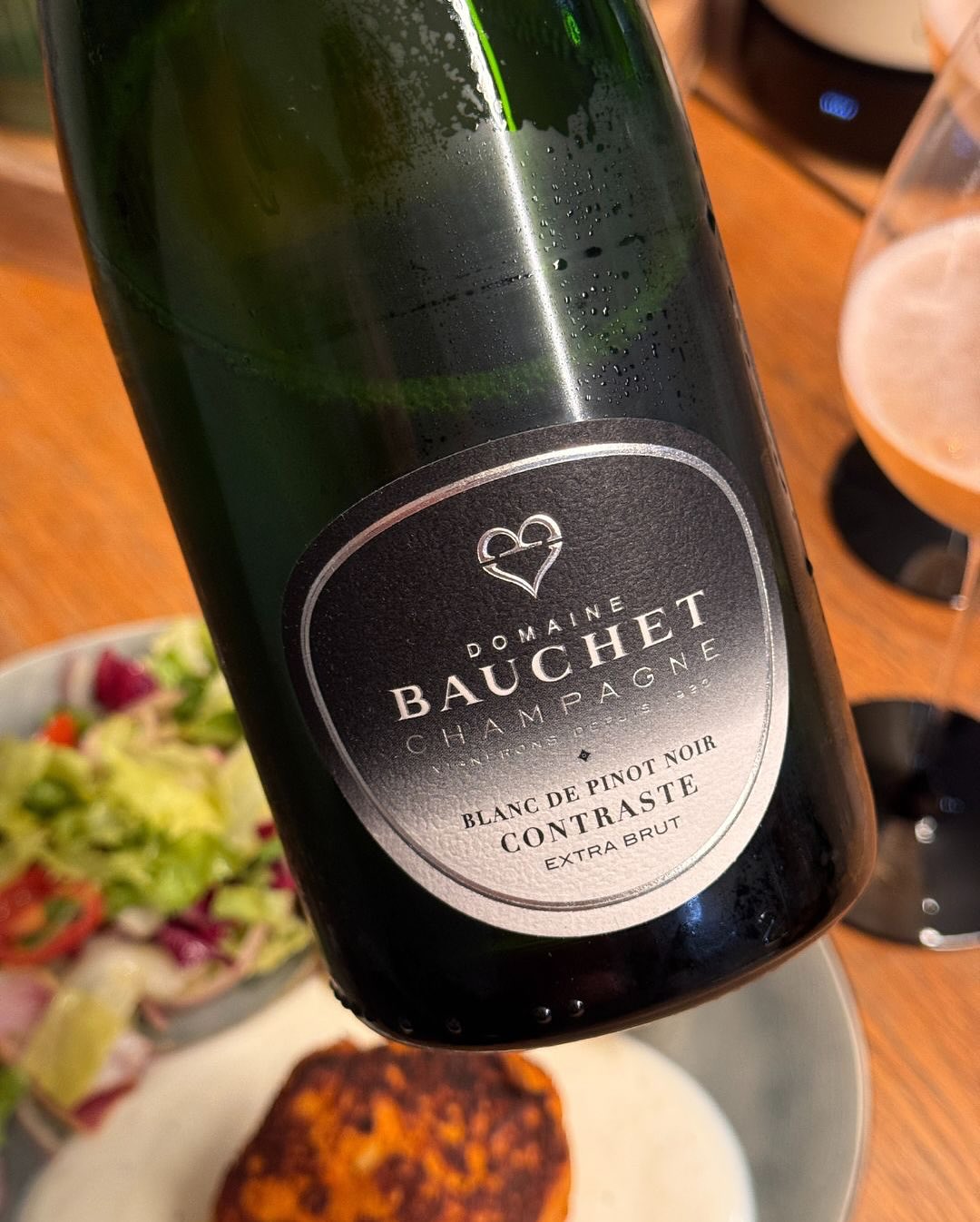 Der @domainebauchet – Contraste war diesmal die Wahl des Abends. Ein Premier Cru, der zeigt, wie viel Ausdruck in einem reinen Pinot Noir stecken kann. Dazu gab’s etwas, das per… (6)