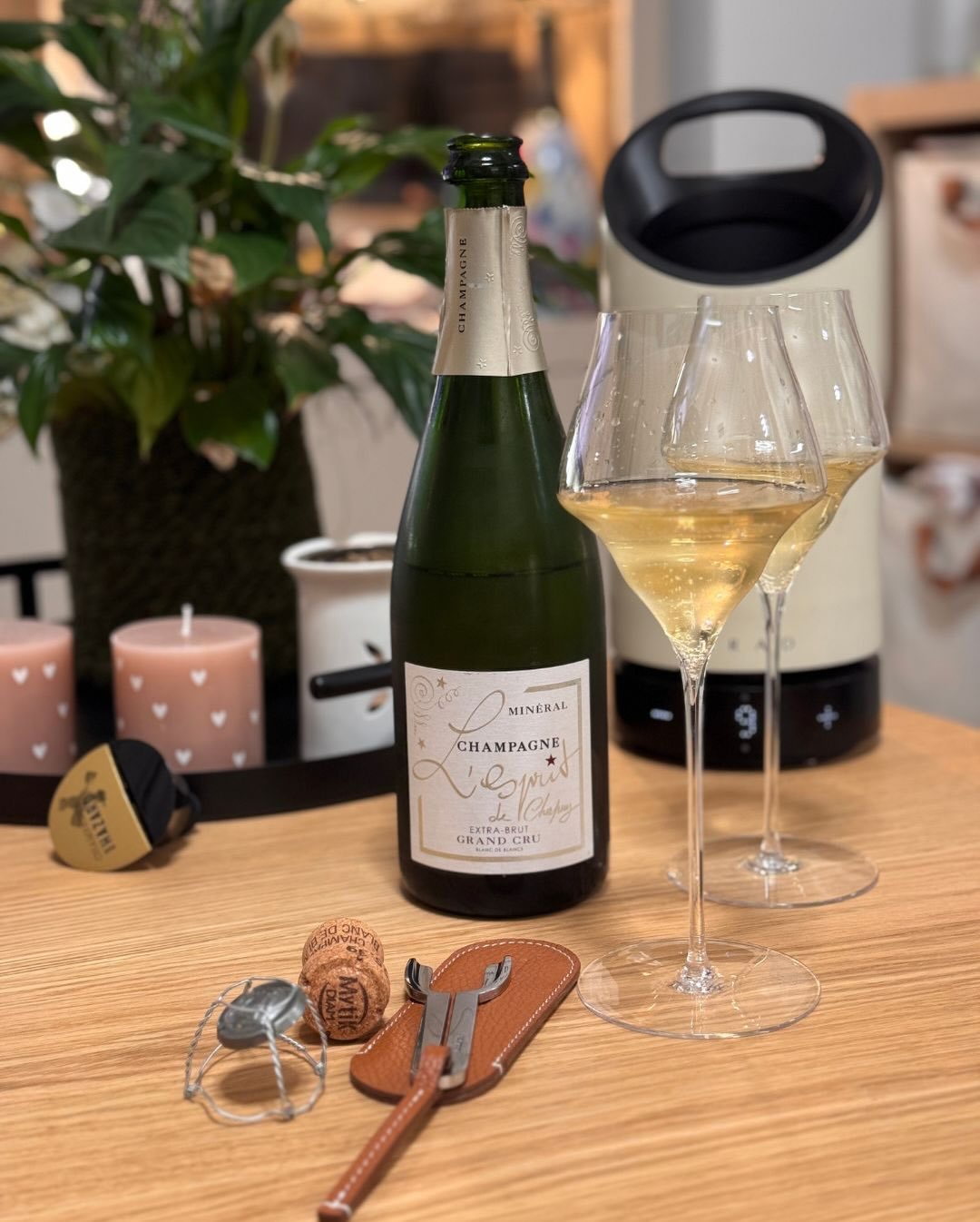 Gestern habe ich die Cuvée Minéral von @champagne_espritchapuy geöffnet. Ein 100 % Chardonnay Grand Cru aus Oger, Basisjahr 2014, mit 30 % Reserveweinen (2011–2013), 10 Jahre He… (1)