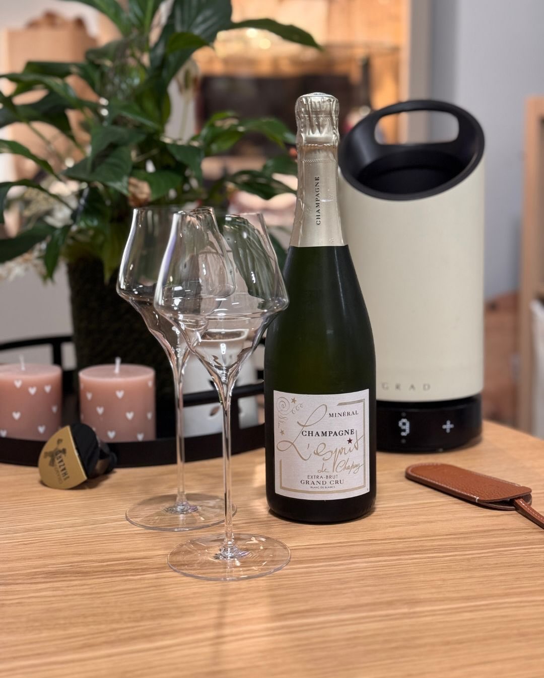 Gestern habe ich die Cuvée Minéral von @champagne_espritchapuy geöffnet. Ein 100 % Chardonnay Grand Cru aus Oger, Basisjahr 2014, mit 30 % Reserveweinen (2011–2013), 10 Jahre He… (3)