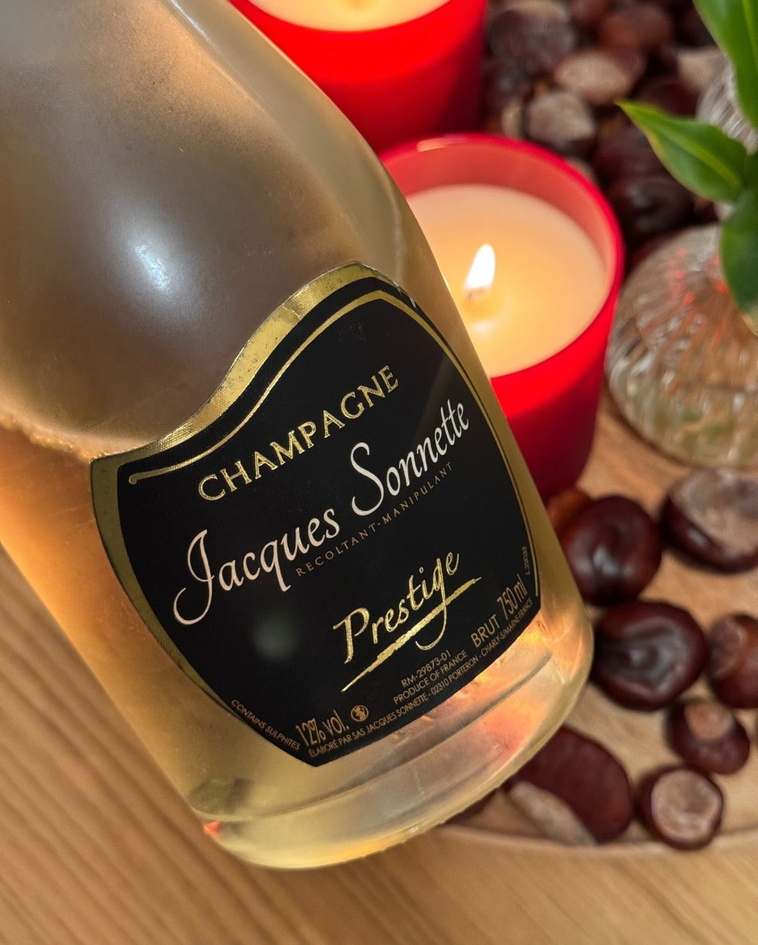 Abends, Kerzenlicht, kein großes Programm – einfach ein Moment zum Ankommen. Und dazu der Jacques Sonnette – Prestige Brut. Ein Champagner, der ohne viel Aufhebens überzeugt: ba… (7)