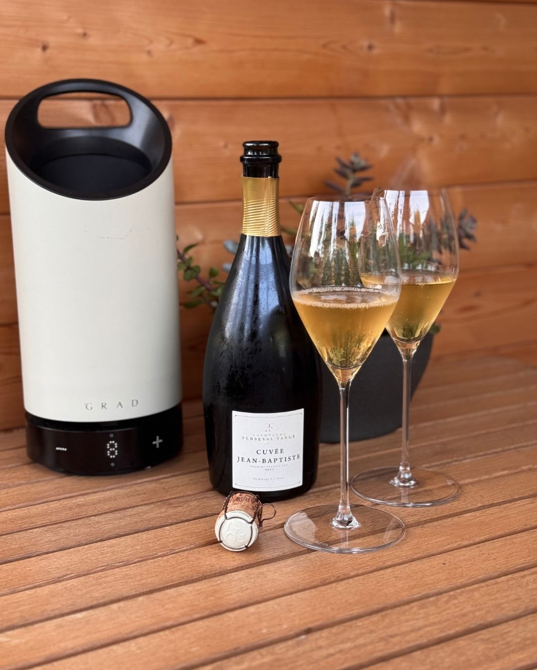 Es gibt Winzer, die arbeiten im Hintergrund – ruhig, präzise, ohne großes Marketing. Und Champagner hat ja ohnehin die schöne Eigenschaft, keine Bühne zu brauchen, sondern selbs… (1)