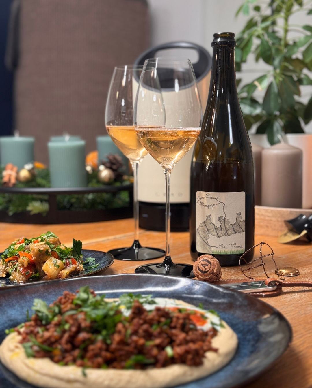 Nachdem ich neulich bei @neni.prater ein traumhaftes Hamshuka gegessen habe – es dort aber leider keinen Champagner gab – hieß es heute zuhause: Hamshuka und scharfer Auberginen… (9)
