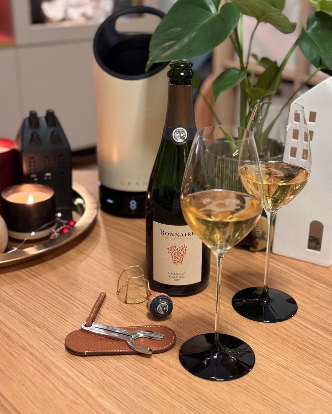Manchmal öffnest du eine Flasche und merkst schnell: Das hier ist kein Solo-Künstler – das ist jemand, der ein Gegenüber braucht. Gestern war es bei uns die „Love Story 2012“ vo… (5)