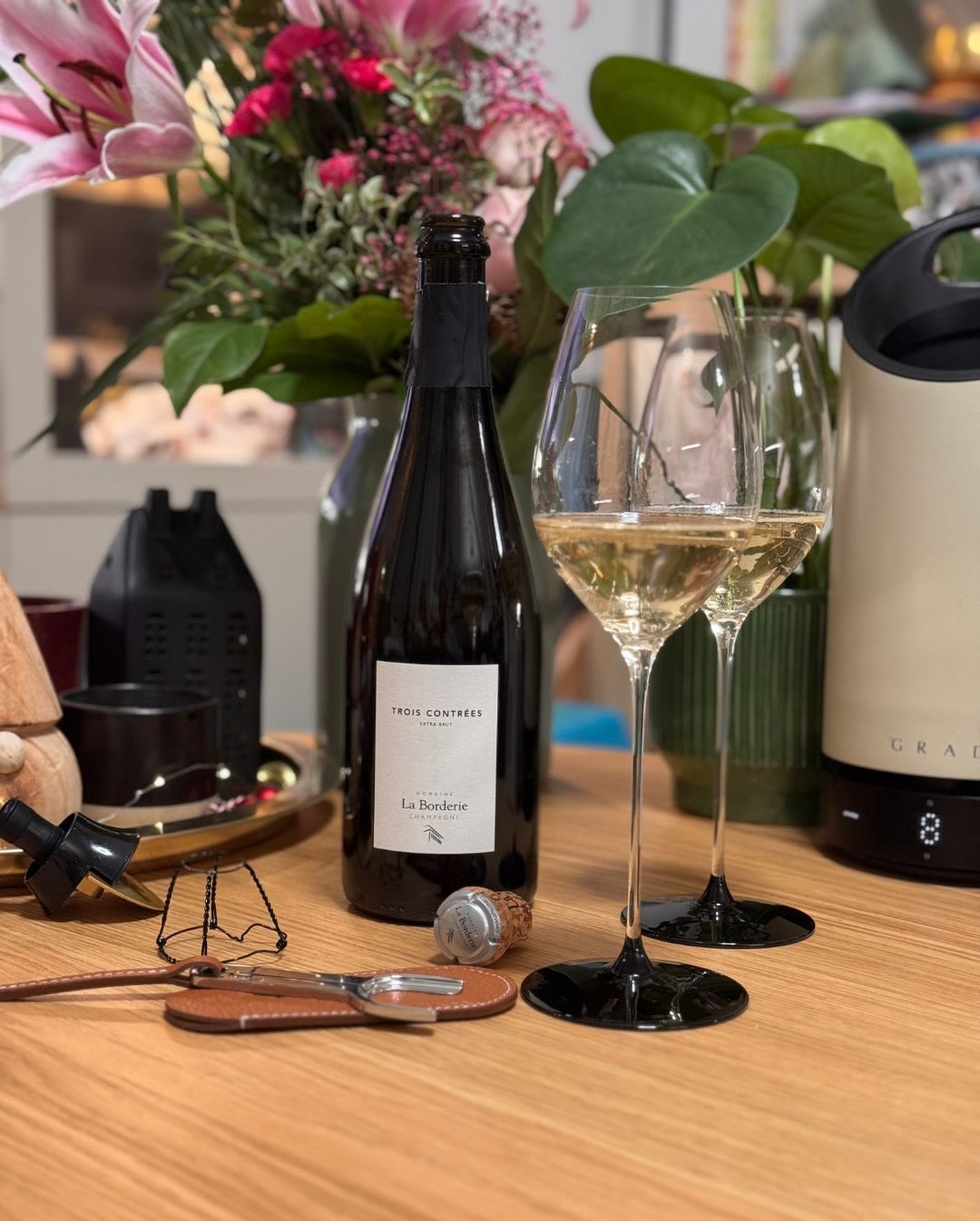 @champagnelaborderie kannte ich schon – aber die “Trois Contrées” bisher noch nicht. Diese Flasche war Teil des @terroirundadiletten Champagner Pakets von @einfach_geniessen – u… (1)