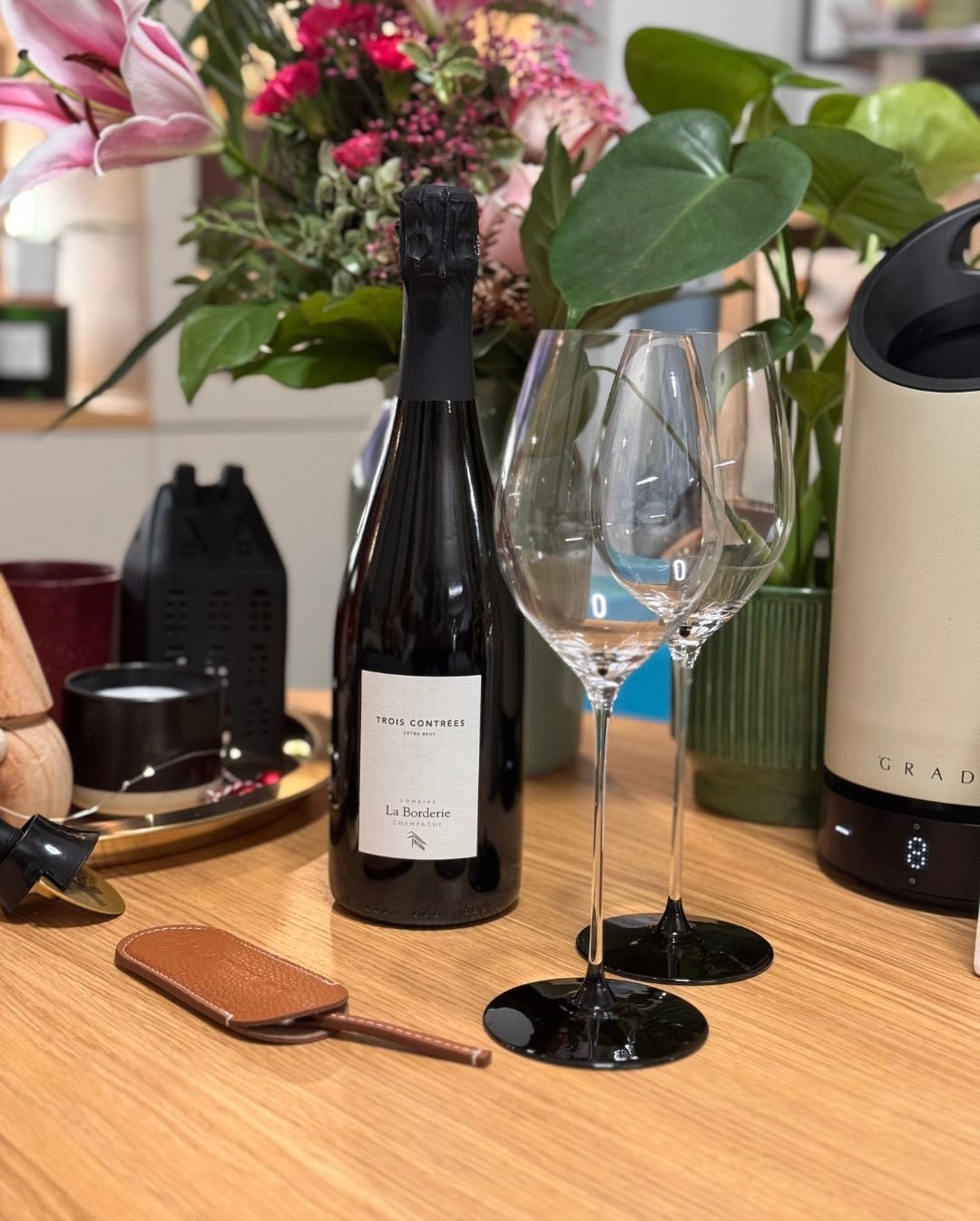 @champagnelaborderie kannte ich schon – aber die “Trois Contrées” bisher noch nicht. Diese Flasche war Teil des @terroirundadiletten Champagner Pakets von @einfach_geniessen – u… (3)