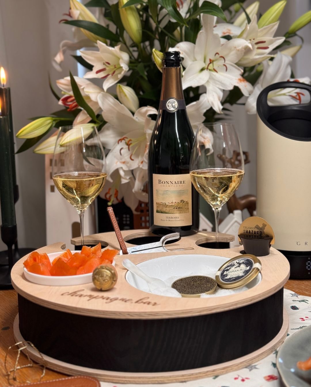 Wenn der Morgen mit Champagner und Kaviar beginnt, dann kann das eigentlich nur ein guter Tag werden. Der purste Moment ist oft der stärkste. Beluga Kaviar, gelöffelt und Champa… (1)
