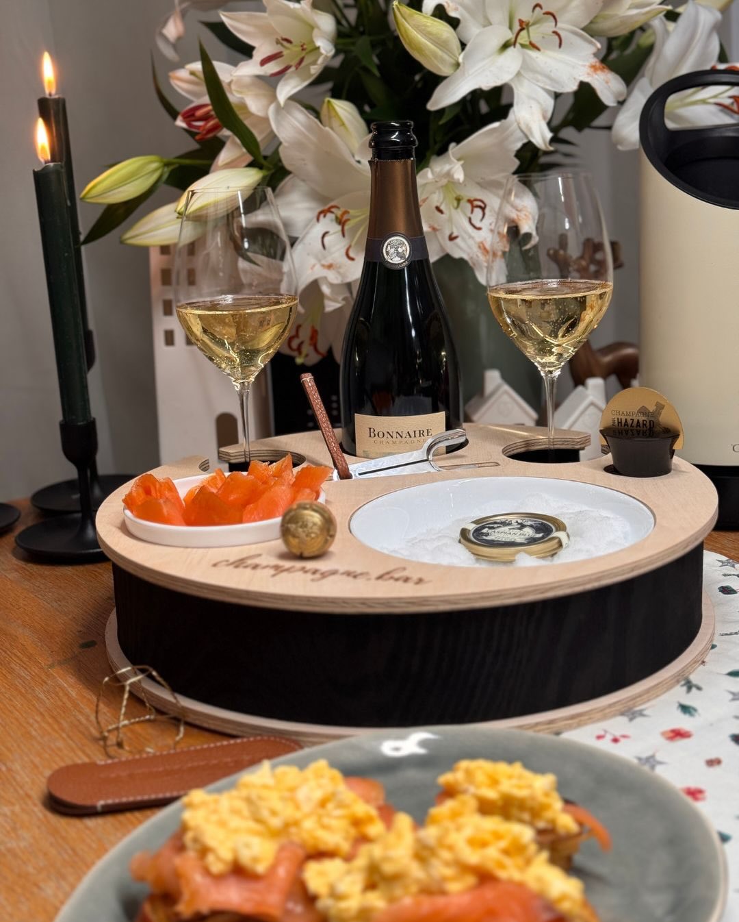 Wenn der Morgen mit Champagner und Kaviar beginnt, dann kann das eigentlich nur ein guter Tag werden. Der purste Moment ist oft der stärkste. Beluga Kaviar, gelöffelt und Champa… (5)