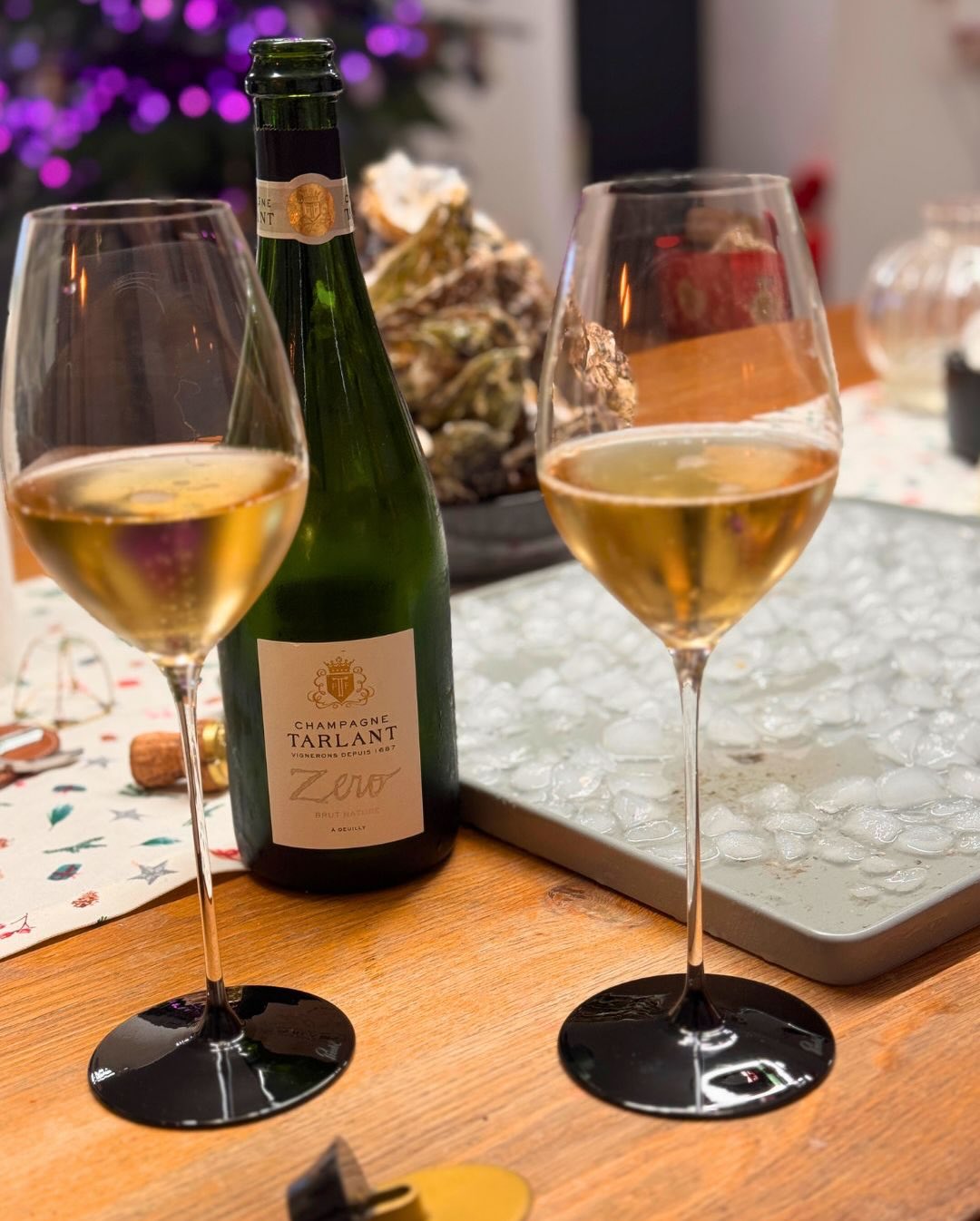 Neulich Abend (als meine @riedel_official Black Tie Gläser noch ganz waren 😢) gabs mal wieder Austern und dazu den @tarlant Zéro. Kein großes Setup, kein Chichi. Einfach probie… (10)