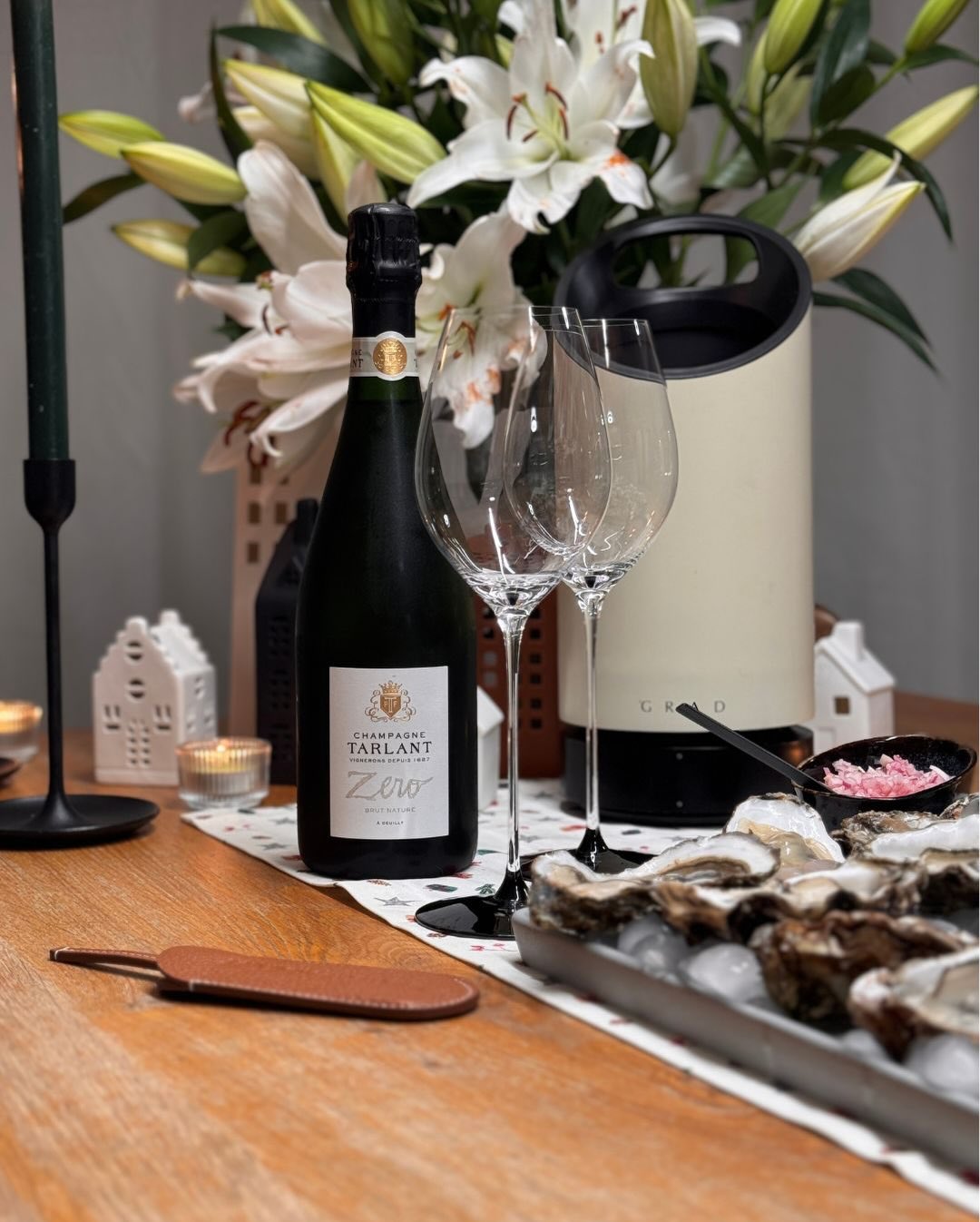 Neulich Abend (als meine @riedel_official Black Tie Gläser noch ganz waren 😢) gabs mal wieder Austern und dazu den @tarlant Zéro. Kein großes Setup, kein Chichi. Einfach probie… (3)