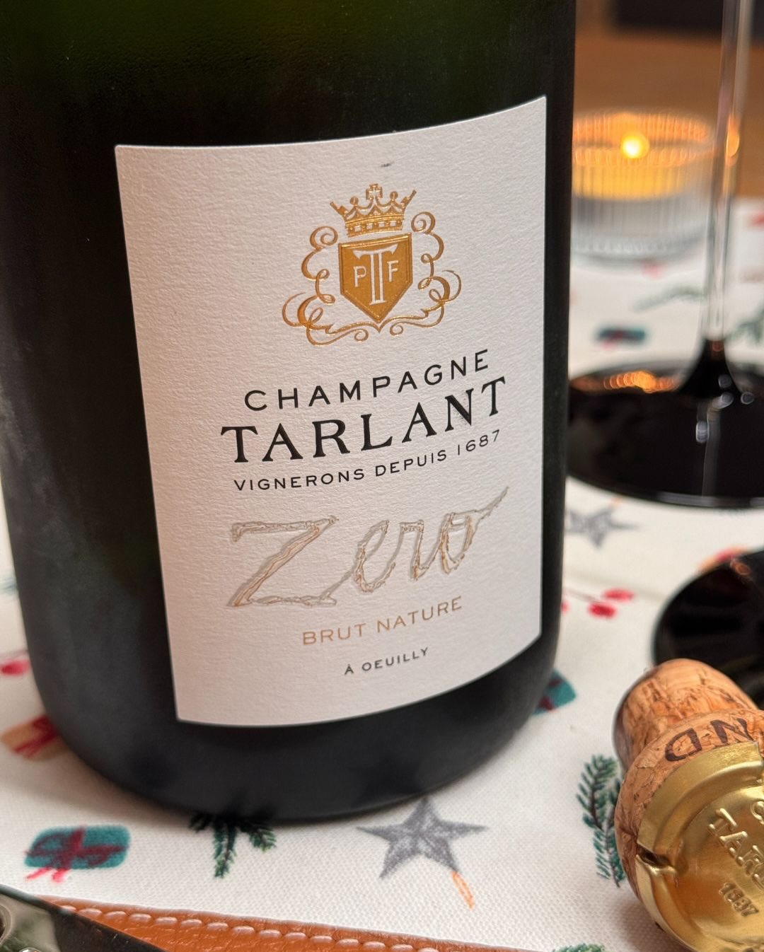 Neulich Abend (als meine @riedel_official Black Tie Gläser noch ganz waren 😢) gabs mal wieder Austern und dazu den @tarlant Zéro. Kein großes Setup, kein Chichi. Einfach probie… (5)