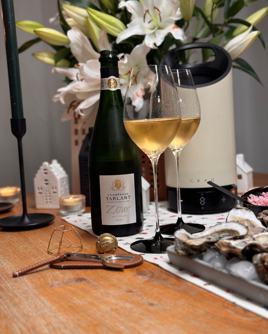 Neulich Abend (als meine @riedel_official Black Tie Gläser noch ganz waren 😢) gabs mal wieder Austern und dazu den @tarlant Zéro. Kein großes Setup, kein Chichi. Einfach probie… (7)