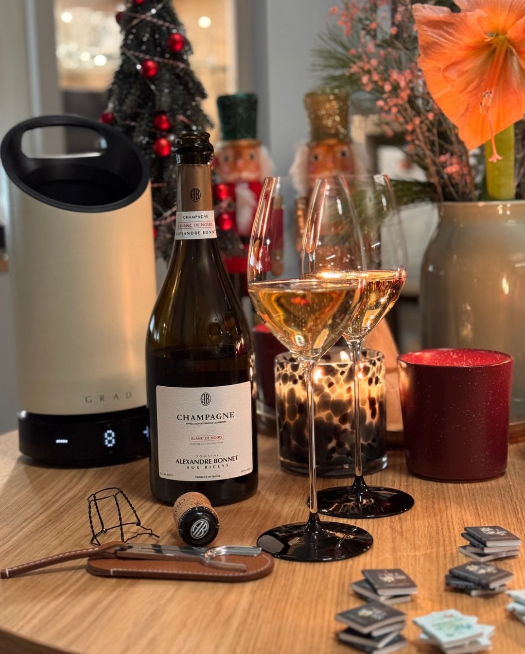 Der @domainealexandrebonnet – Blanc de Noirs (Extra Brut) ist ein 100 % Pinot Noir aus Les Riceys, aber ohne die übliche Schwere oder dunkle Opulenz, die man oft erwartet. Statt… (1)