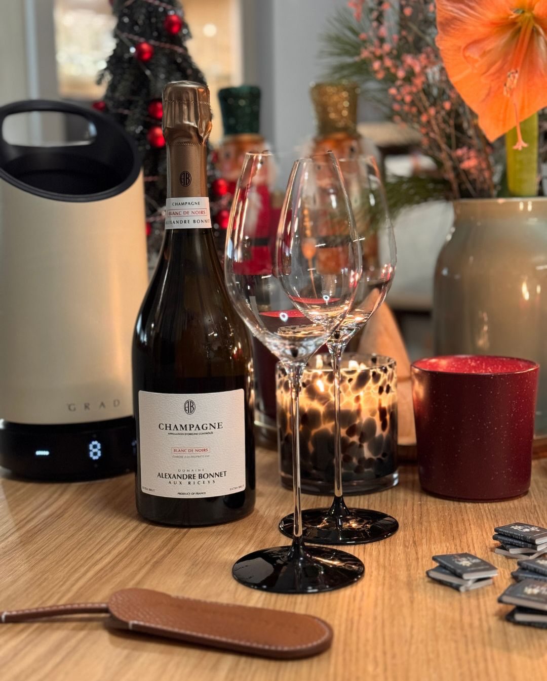 Der @domainealexandrebonnet – Blanc de Noirs (Extra Brut) ist ein 100 % Pinot Noir aus Les Riceys, aber ohne die übliche Schwere oder dunkle Opulenz, die man oft erwartet. Statt… (3)