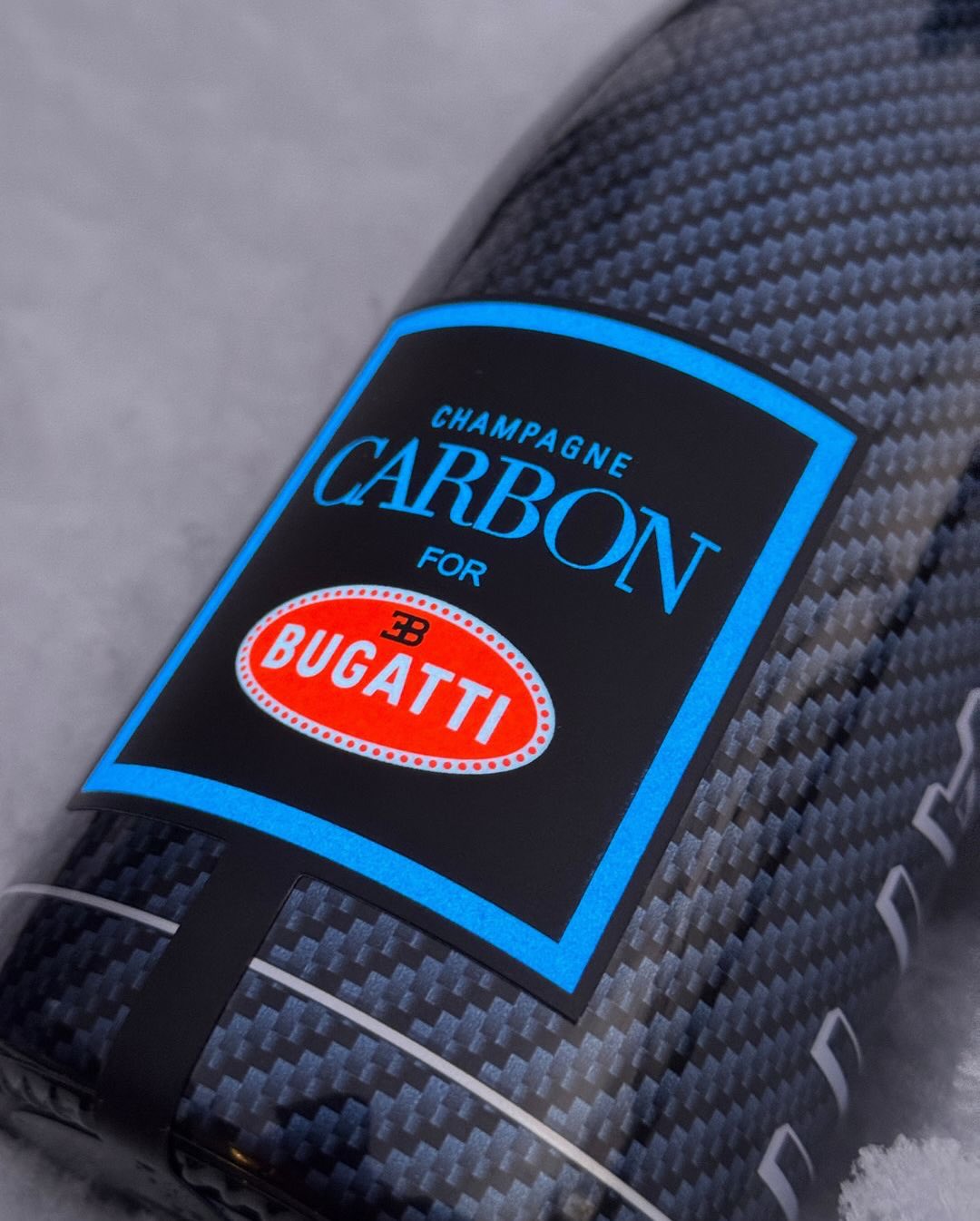 Heute ist der perfekte Tag für den @champagnecarbon for @bugatti – Millésime 2002, Luminous Edition. 2002 war ein großes Jahr in der Champagne. Reif, strukturiert, mit dieser Se… (10)