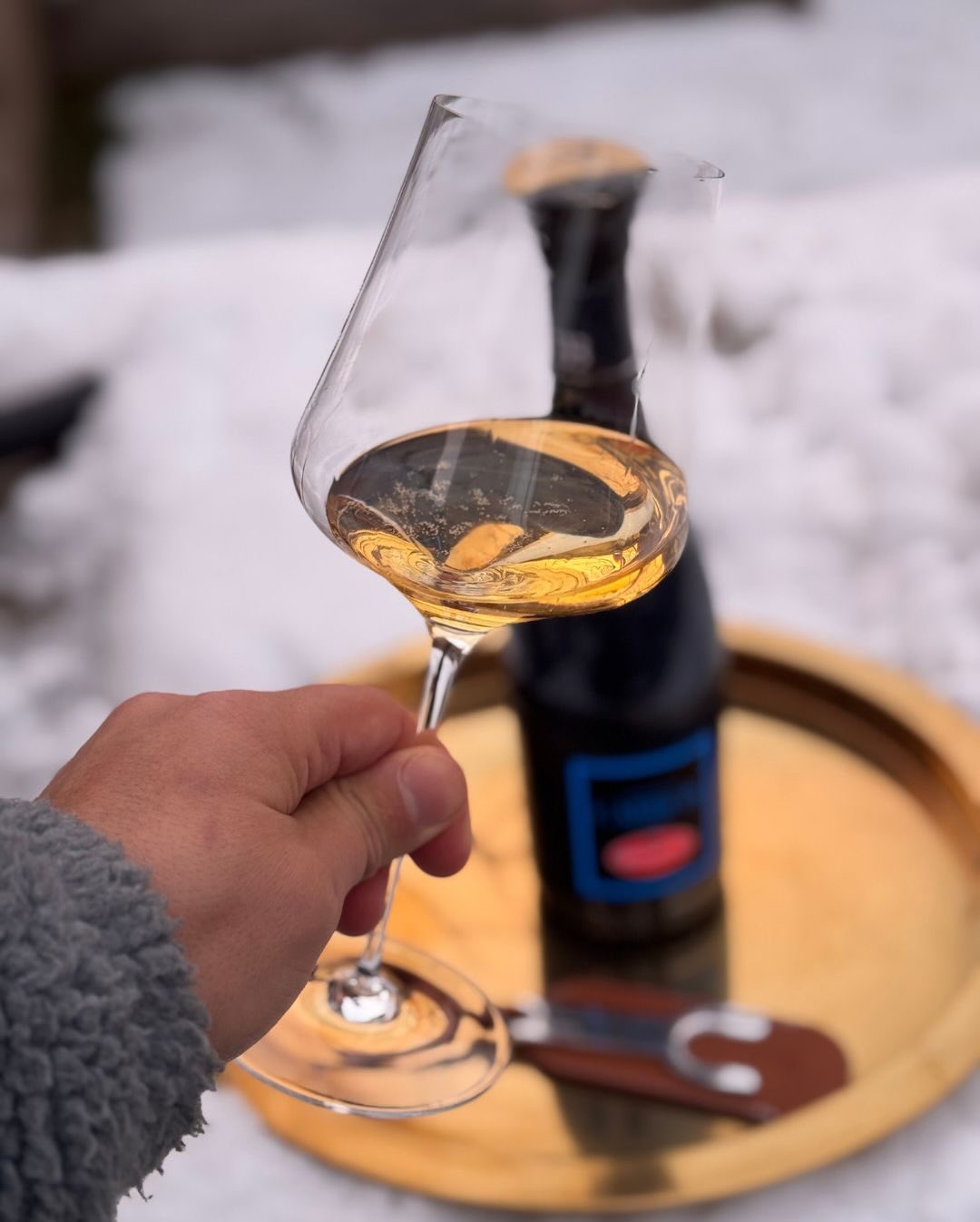 Heute ist der perfekte Tag für den @champagnecarbon for @bugatti – Millésime 2002, Luminous Edition. 2002 war ein großes Jahr in der Champagne. Reif, strukturiert, mit dieser Se… (11)