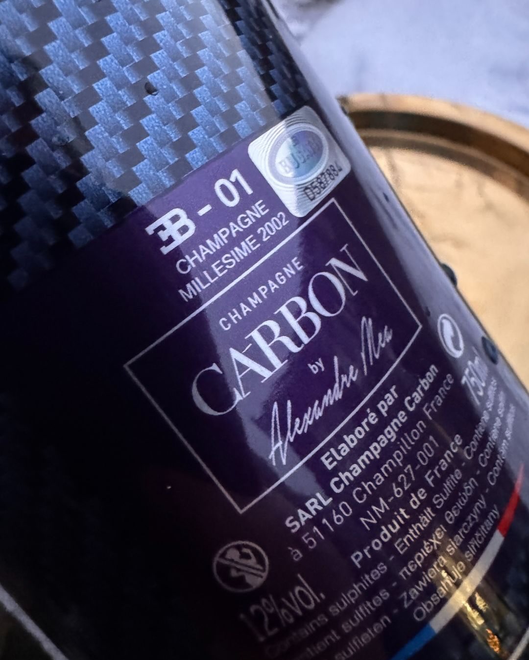 Heute ist der perfekte Tag für den @champagnecarbon for @bugatti – Millésime 2002, Luminous Edition. 2002 war ein großes Jahr in der Champagne. Reif, strukturiert, mit dieser Se… (12)