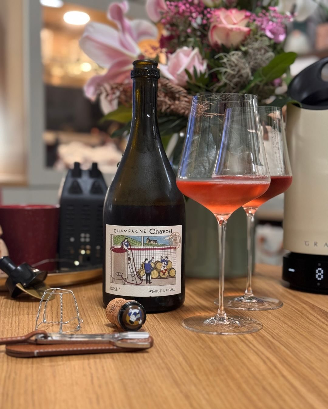 Heute wieder ein @champagnechavost , wie ich ihn kenne – diesmal der Rosé. Kein klassischer Rosé, sondern der typische Chavost-Ansatz: biodynamisch, ohne zugesetzten Schwefel, z… (1)