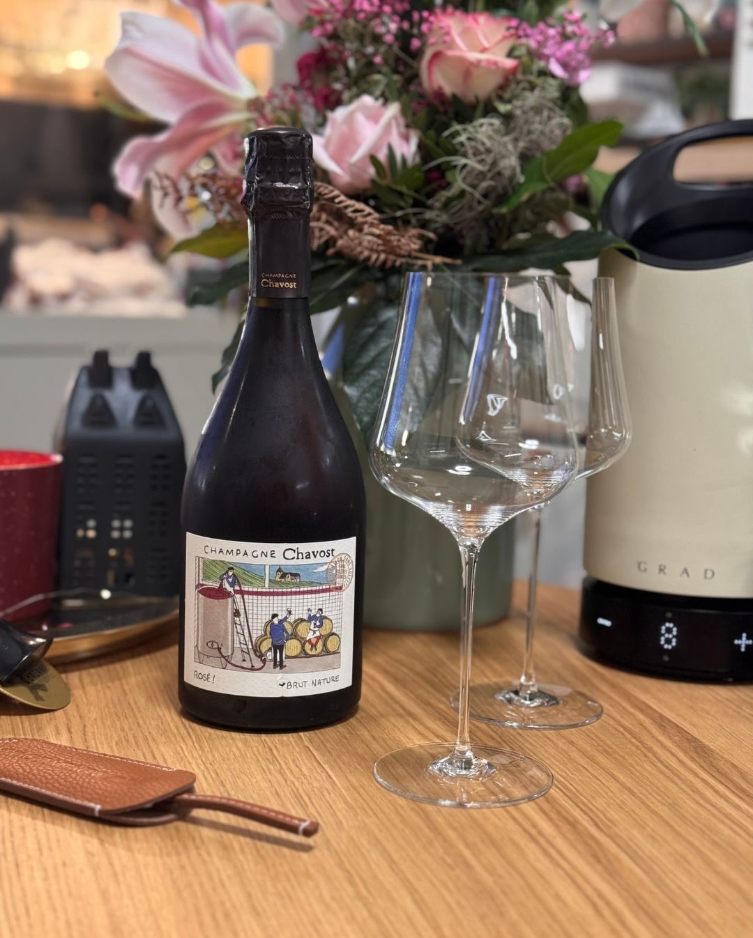 Heute wieder ein @champagnechavost , wie ich ihn kenne – diesmal der Rosé. Kein klassischer Rosé, sondern der typische Chavost-Ansatz: biodynamisch, ohne zugesetzten Schwefel, z… (3)