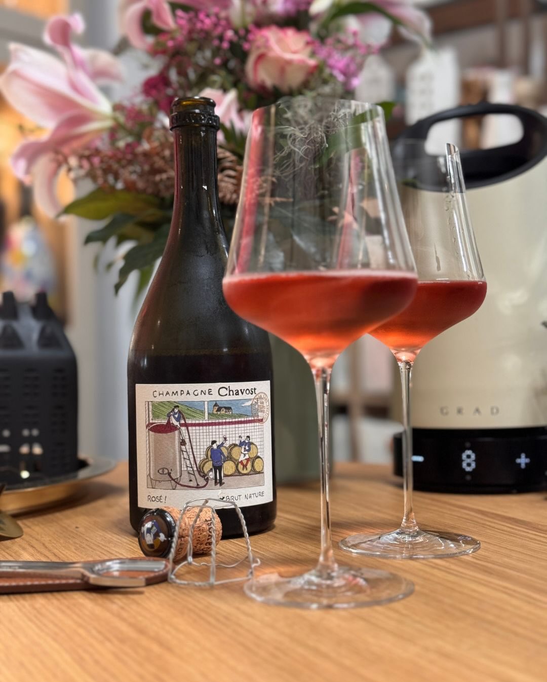 Heute wieder ein @champagnechavost , wie ich ihn kenne – diesmal der Rosé. Kein klassischer Rosé, sondern der typische Chavost-Ansatz: biodynamisch, ohne zugesetzten Schwefel, z… (6)