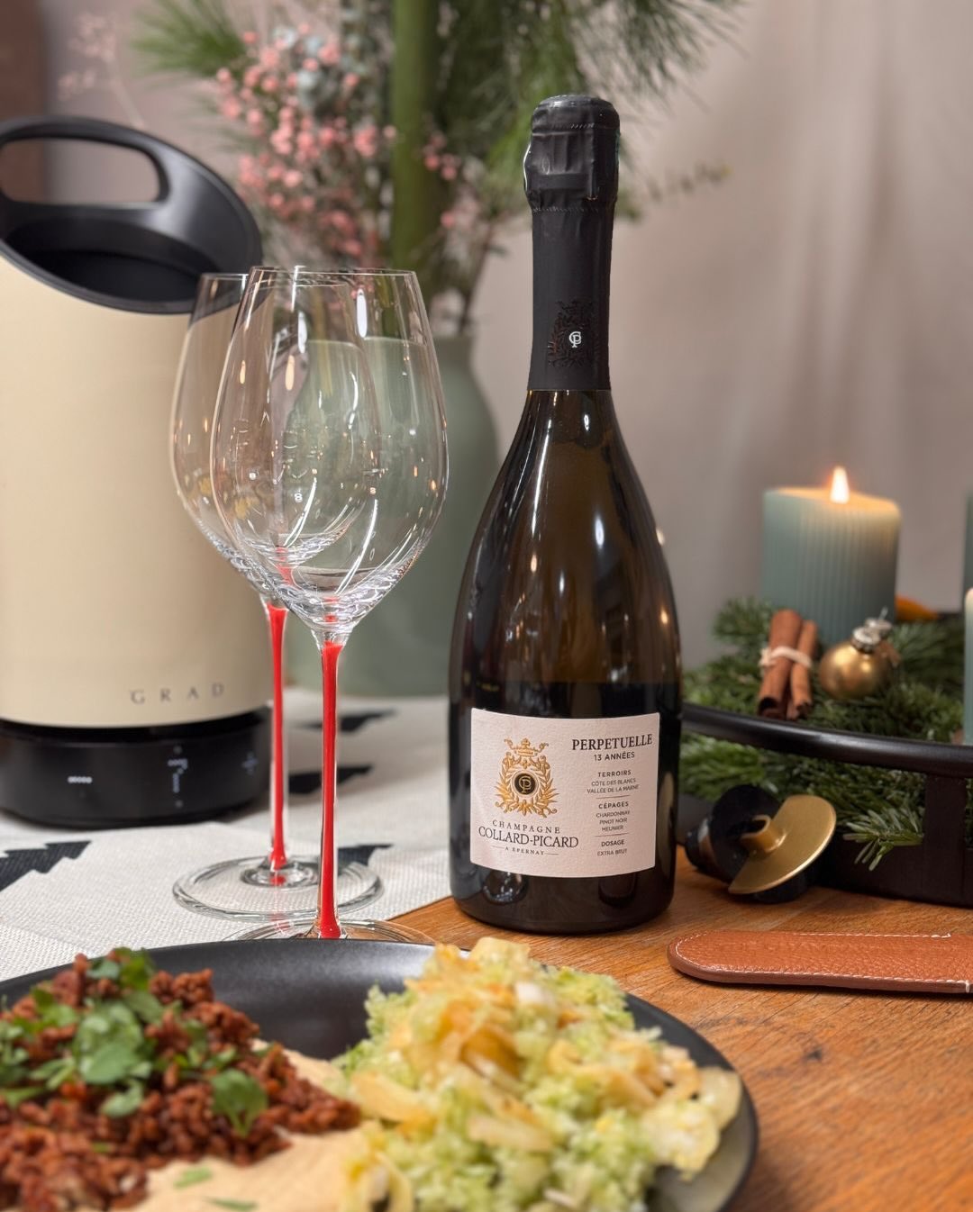Heute mal ein zero-planning Mittagessen: Hamshuka (scharfes Rinderfaschiertes auf Hummus), dazu ein Fenchelsalat mit Orangen-Dressing – und absolut keine Überlegung, welcher Cha… (3)
