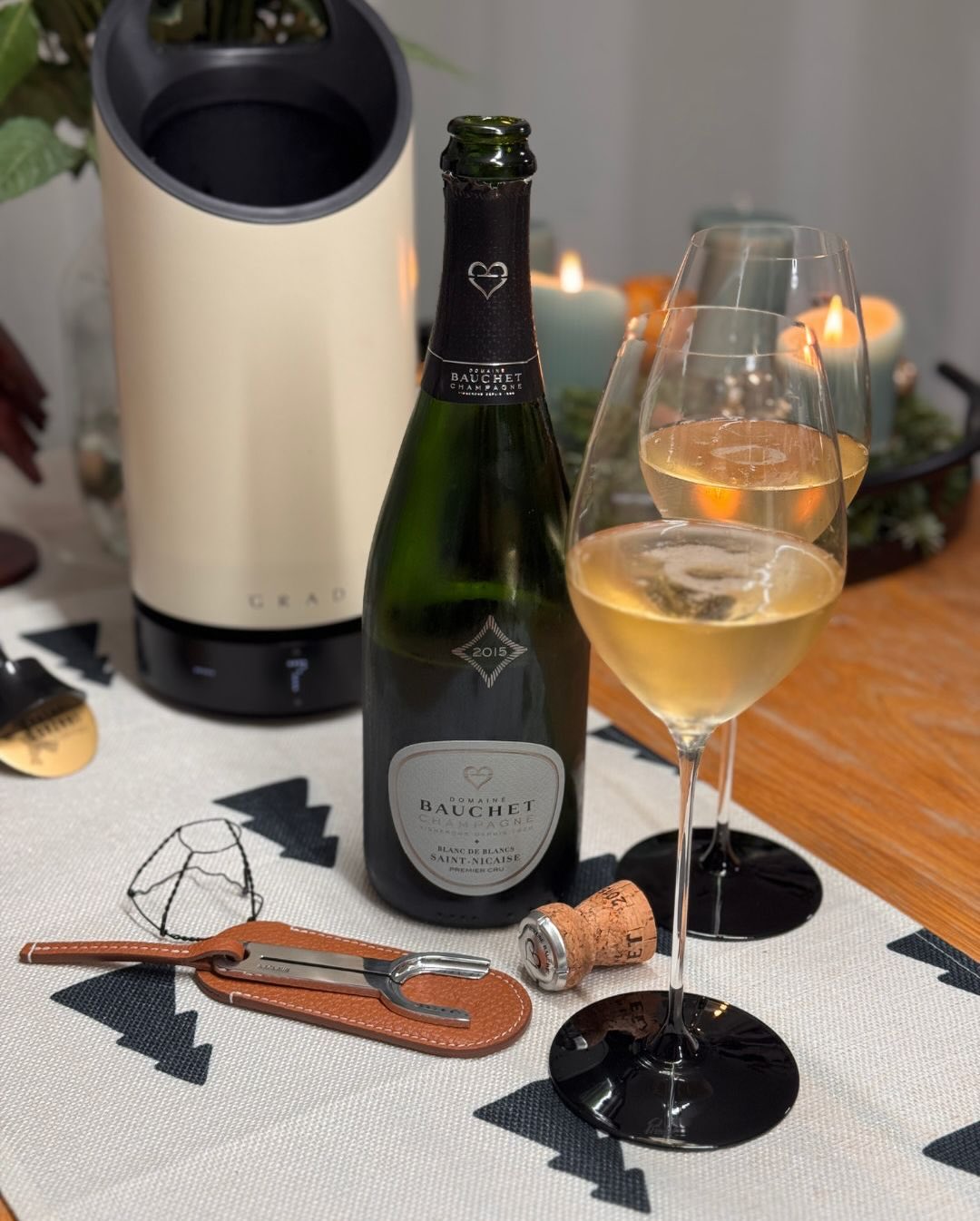 Der Saint-Nicaise 2015 von @domainebauchet hat gestern genau diese ruhige, warme Stimmung getroffen, die man sich für einen entspannten Abend wünscht. Ein Jahrgang, der Reife mi… (6)