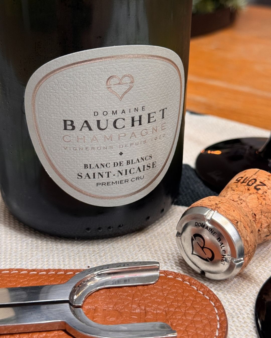 Der Saint-Nicaise 2015 von @domainebauchet hat gestern genau diese ruhige, warme Stimmung getroffen, die man sich für einen entspannten Abend wünscht. Ein Jahrgang, der Reife mi… (7)