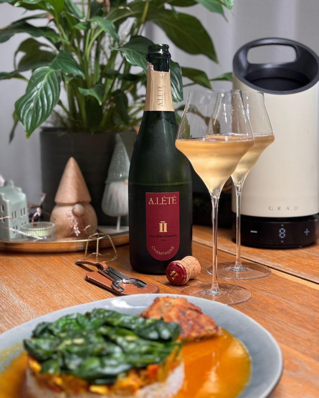 Am 27.12. gab es Reste vom Weihnachtstruthahn mit Reis, Spinat und den letzten Knödeln – alles zusammen als Curry. Dazu habe ich mir bewusst noch einmal den @champagnealete – nu… (1)